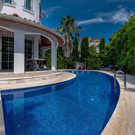 Fancy And Comfy With Private Pool In Апартаменты Белек