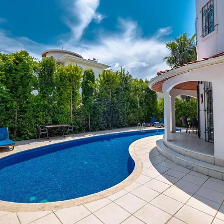 Fancy And Comfy With Private Pool In Апартаменты *