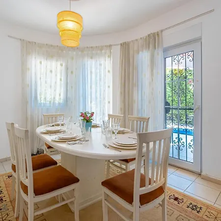 Апартаменты Fancy And Comfy With Private Pool In