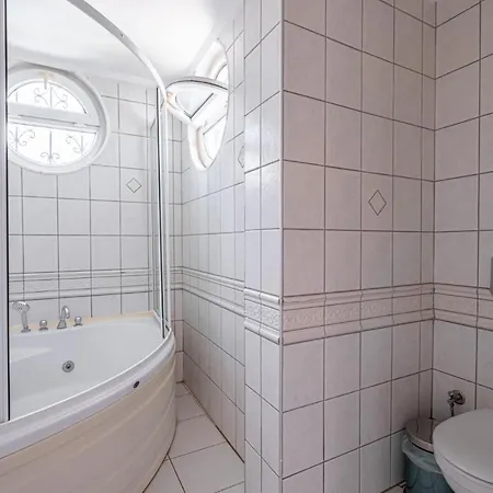 Fancy And Comfy With Private Pool In *